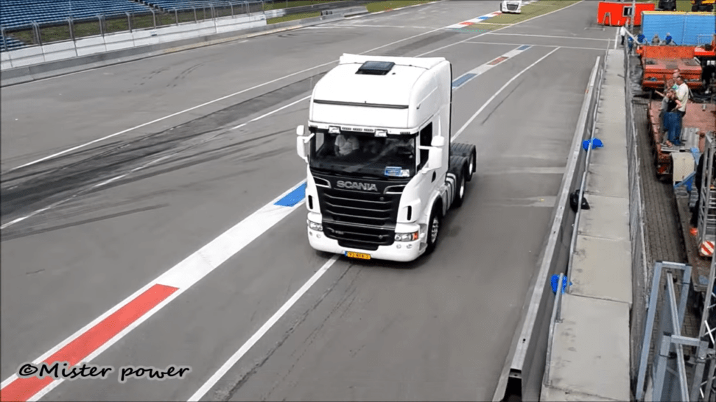 https://blog.trucks.nl/wp-content/uploads/2022/08/Scania-V8-1024x576.png